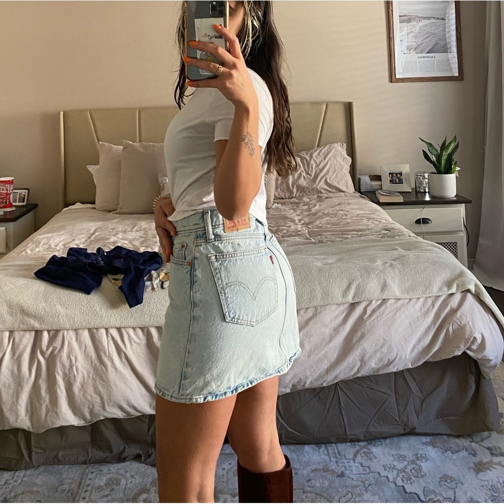 Levi denim skirt size 26, vintage denim.